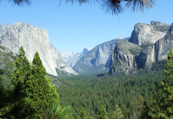 Mammoth Lakes – Yosemite – Modesto / 290 km (4h) lub Bakersfield – Yosemite – Modesto / 460 km (5h)