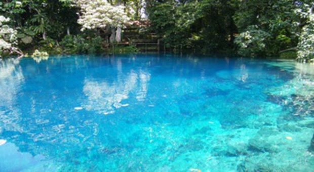 18 niezwykłych naturalnych basenów, które trzeba zobaczyć w podróży!