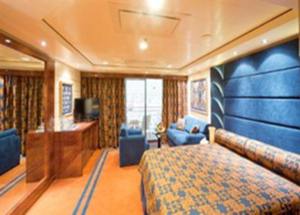 Yacht Club Deluxe Suite