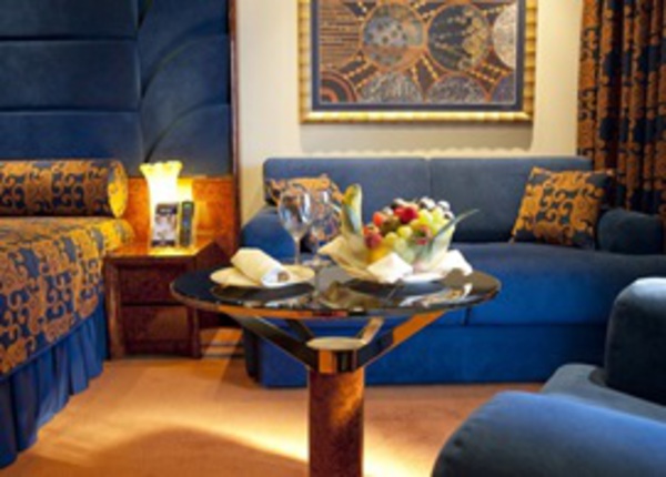 Yacht Club Deluxe Suite