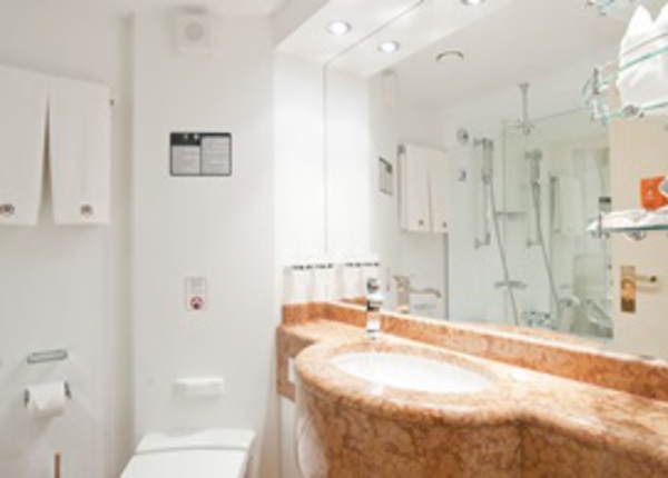 Yacht Club Deluxe Suite
