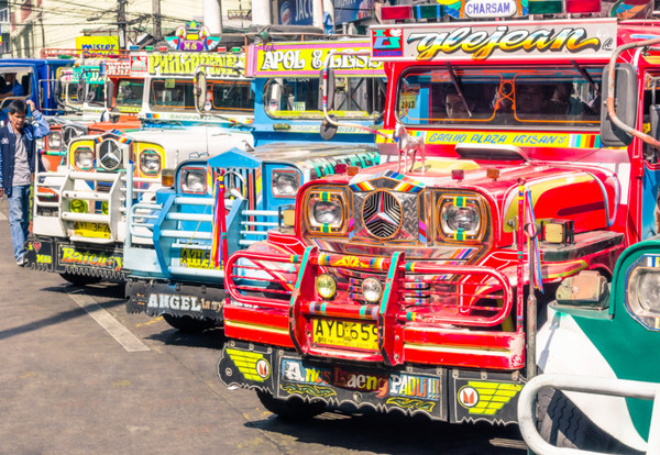 Zwiedzanie Manili jeepneyem