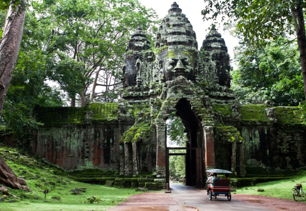 Wjazd do zespołu świątyń Angkor, Kambodża